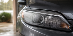 Condensation dans les phares : phénomène normal ou signe d’une infiltration ?